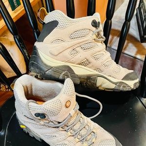 Women’s Merrell Moab Ventilator Mid Taupe